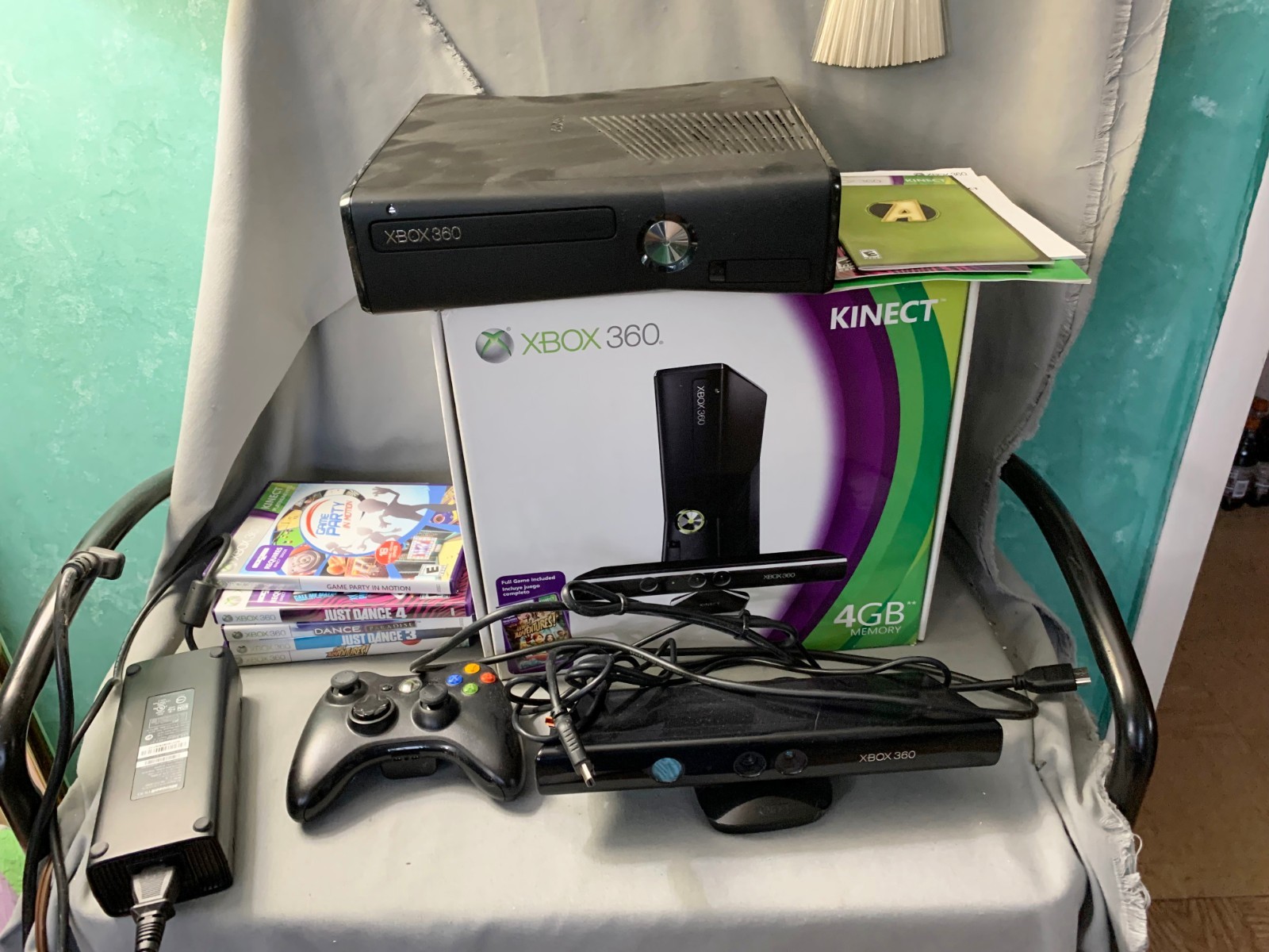 Microsoft Xbox 360 S Slim 4GB Black Console with Kinect CIB Controller 5 Games