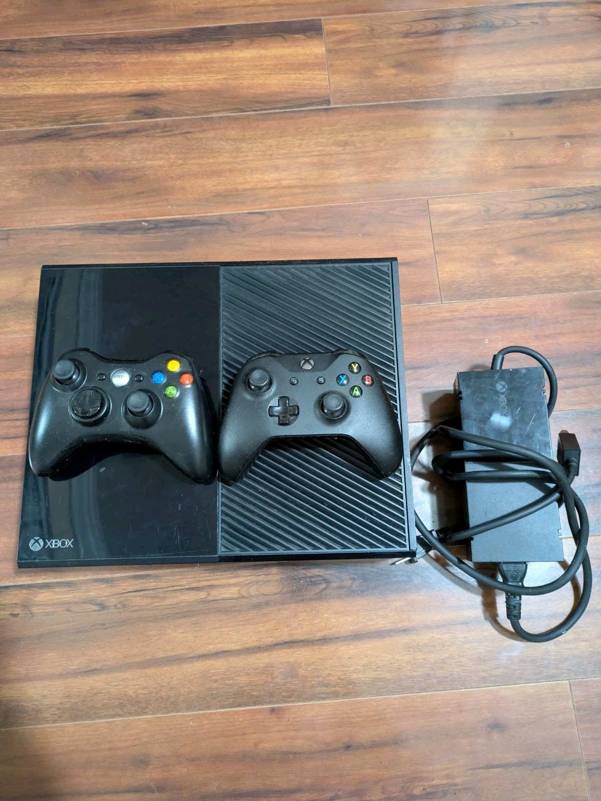 Microsoft Xbox One 500GB Console – Black With 2 Controllers And Power Cable