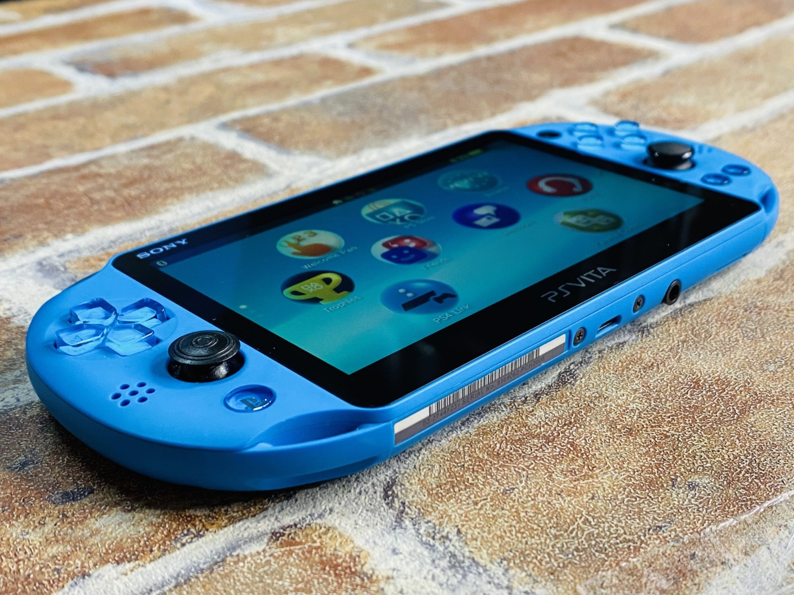 PS Vita PCH-2000 ZA23 Aqua Blue SONY PlayStation Japan 8GB Charger No.2