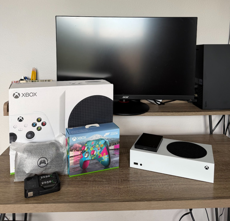 Xbox Series S 512GB Bundle + 2TB Seagate Storange + 2 NEW Controllers + Extras