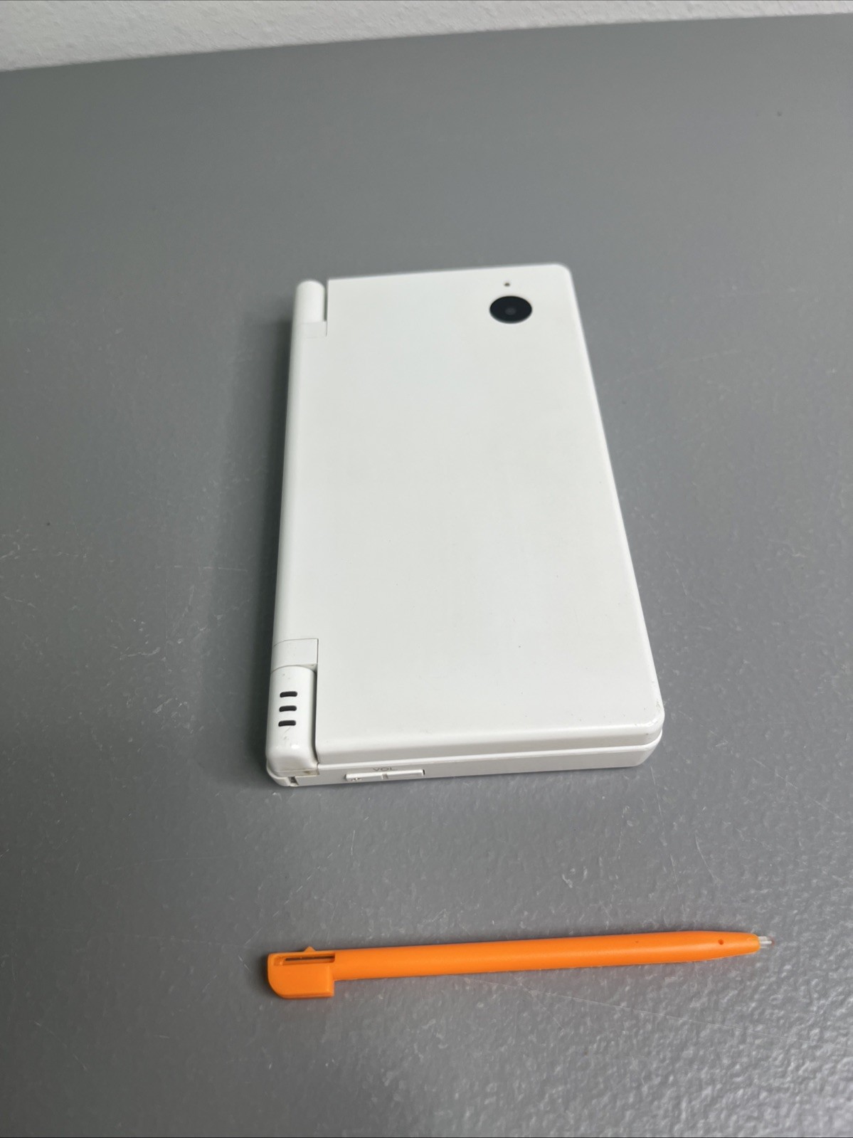 Nintendo DSi White Handheld Console System TWL-001 W/ Stylus No Charger —Tested