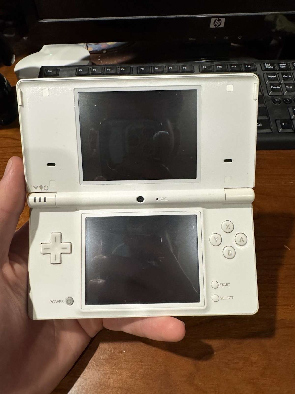 Nintendo DSi White Handheld System NTSC-J (Japan) TWL-001 Wi-Fi 256MB 2008