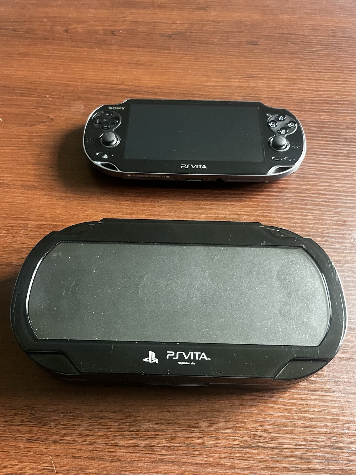 Sony Playstation PS Vita, 8 Game Bundle, 16GB Memory Card & Charger PCH-1001