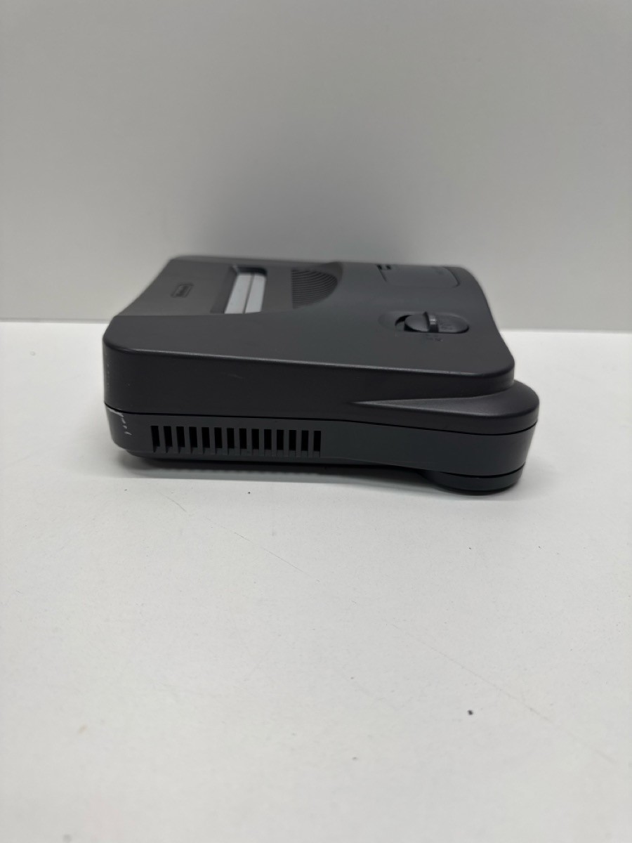 Nintendo 64 Console With Accessories (P03065611)