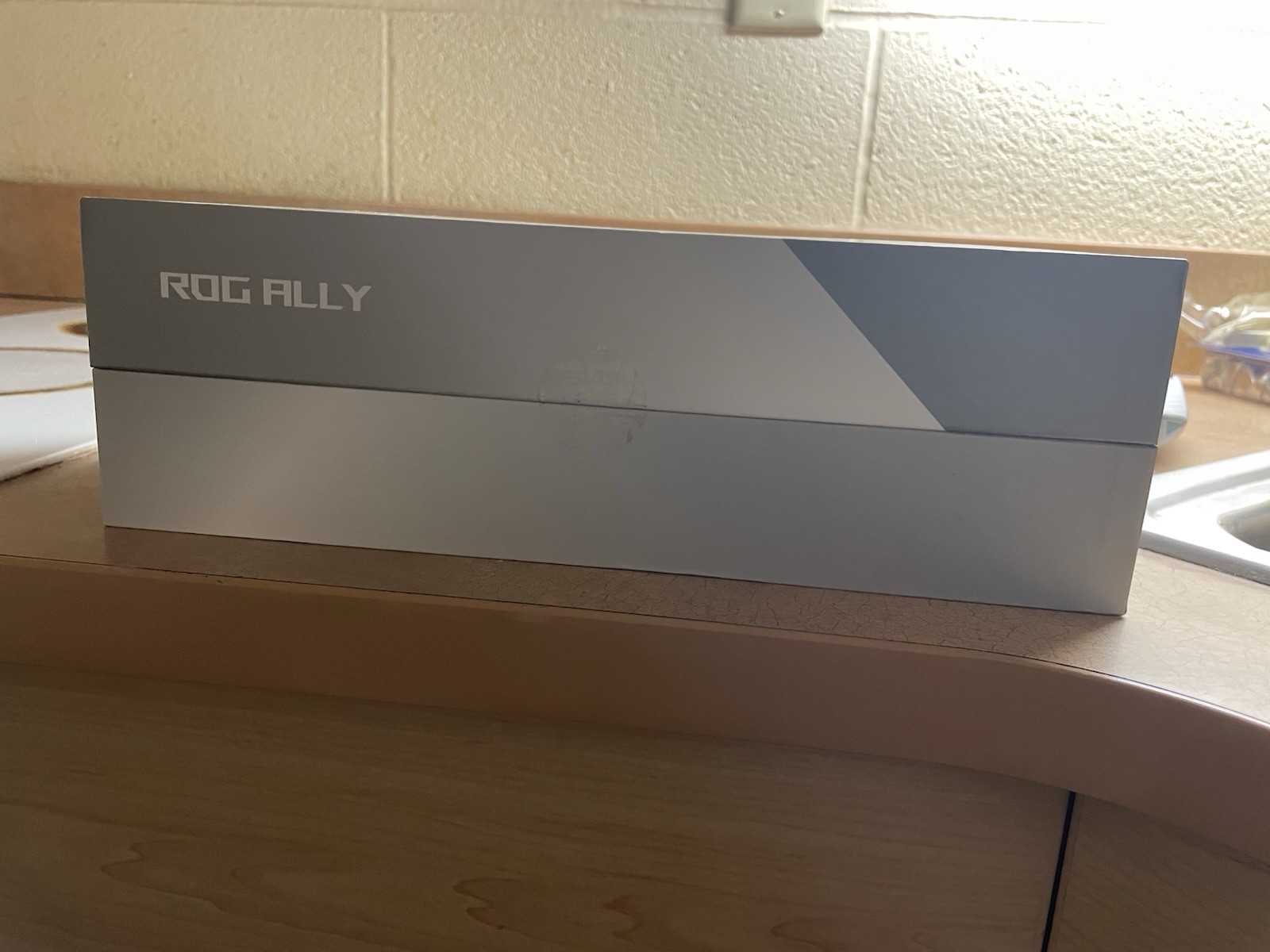 ASUS ROG Ally RC71L White Handheld PC Console 512GB 1080p FHD Wi-Fi