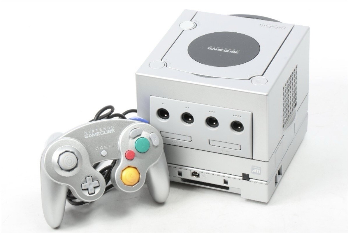 Nintendo GameCube Japan Bundle Silver GB Player 2 Controllers AV Disc CIB