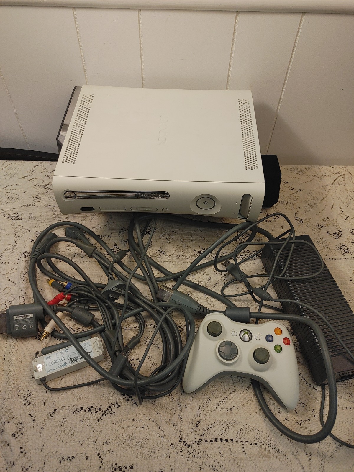 Xbox 360 Console With 120 GB Hard Drive (NOT READING GAMES) w/ Controller +Games