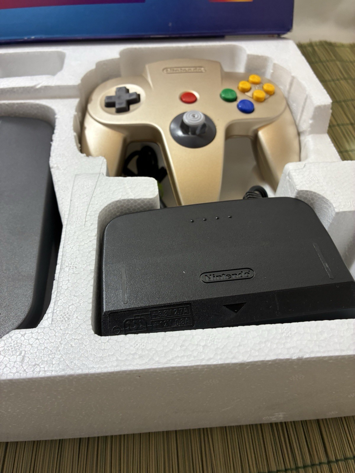 Nintendo 64 N64 Memory expansion slot Box set Gold Controller NUS-001 Japan Used
