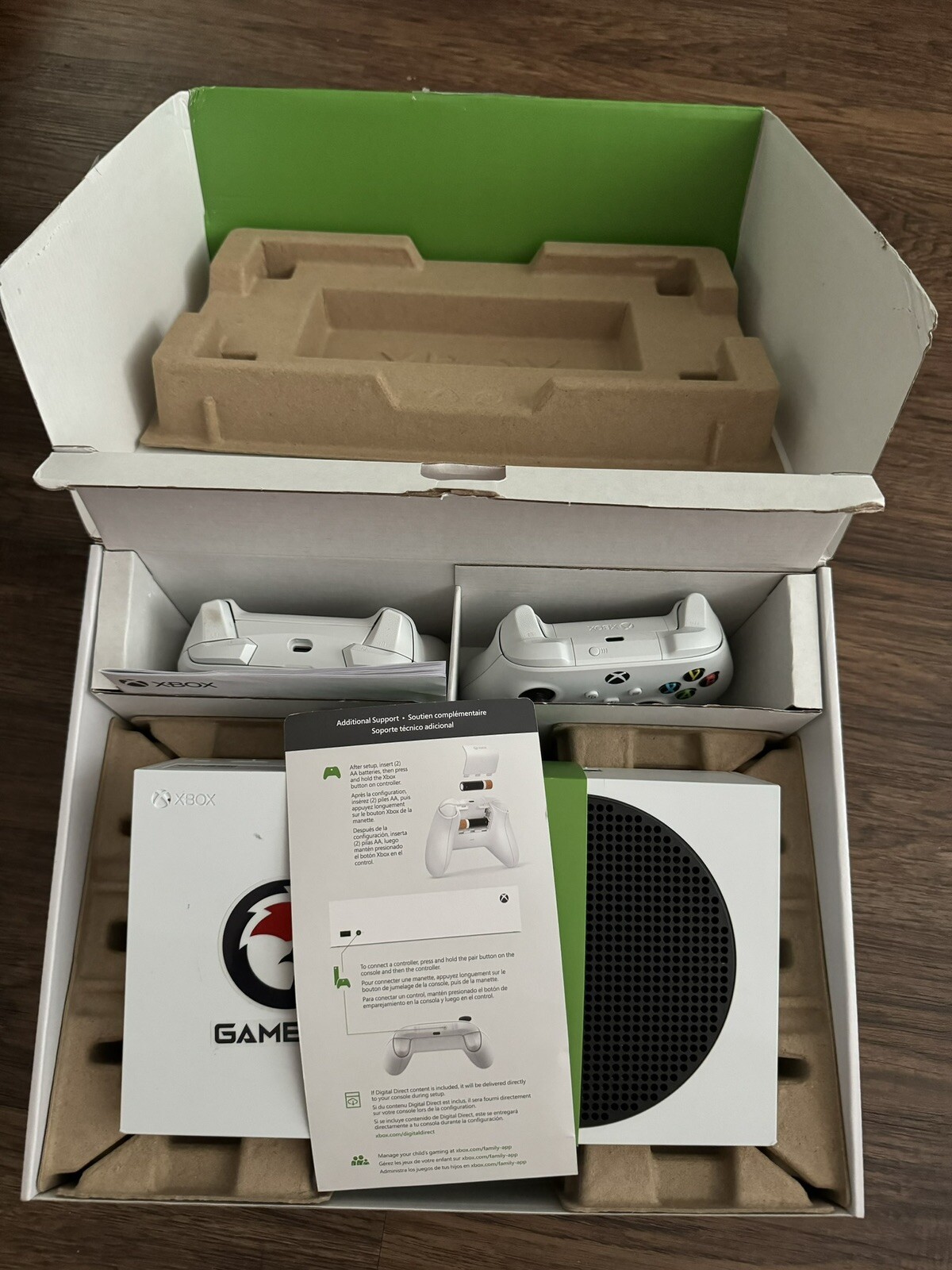xbox series s with gamesir pro controller And Additional 512 Gb Expansion Card