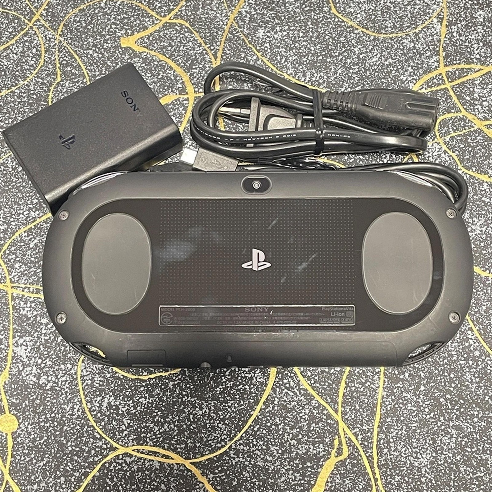 PS Vita PCH-2000 Black Console Very Good Condition w/ Genuine Sony JP Charger