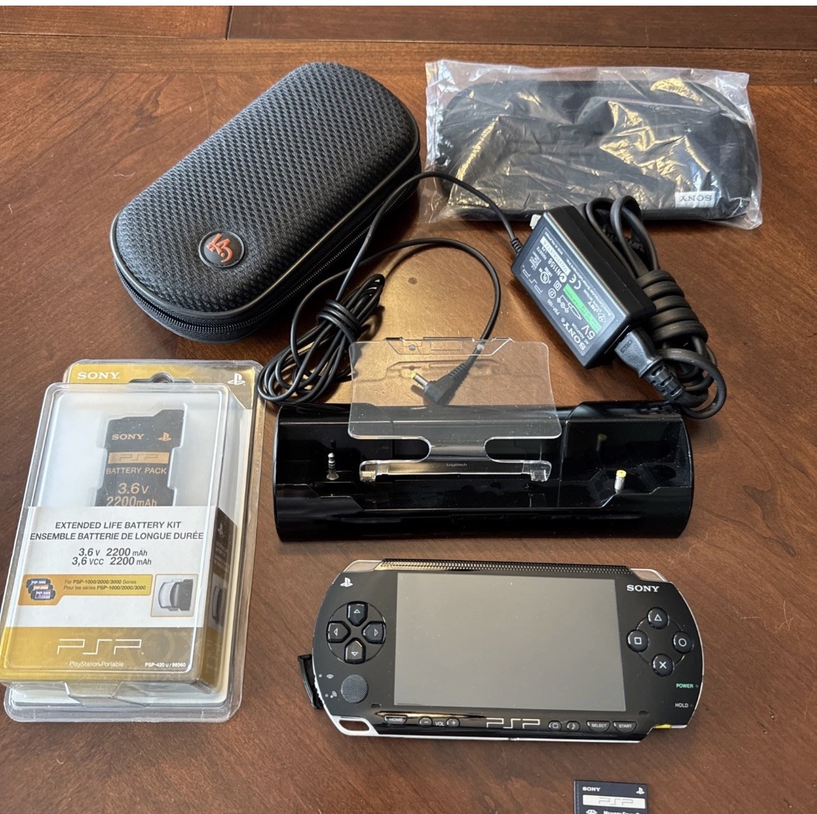 Sony PSP 1000 Black Console 32MB, Extra Battery Case Very Light SCRATCHES