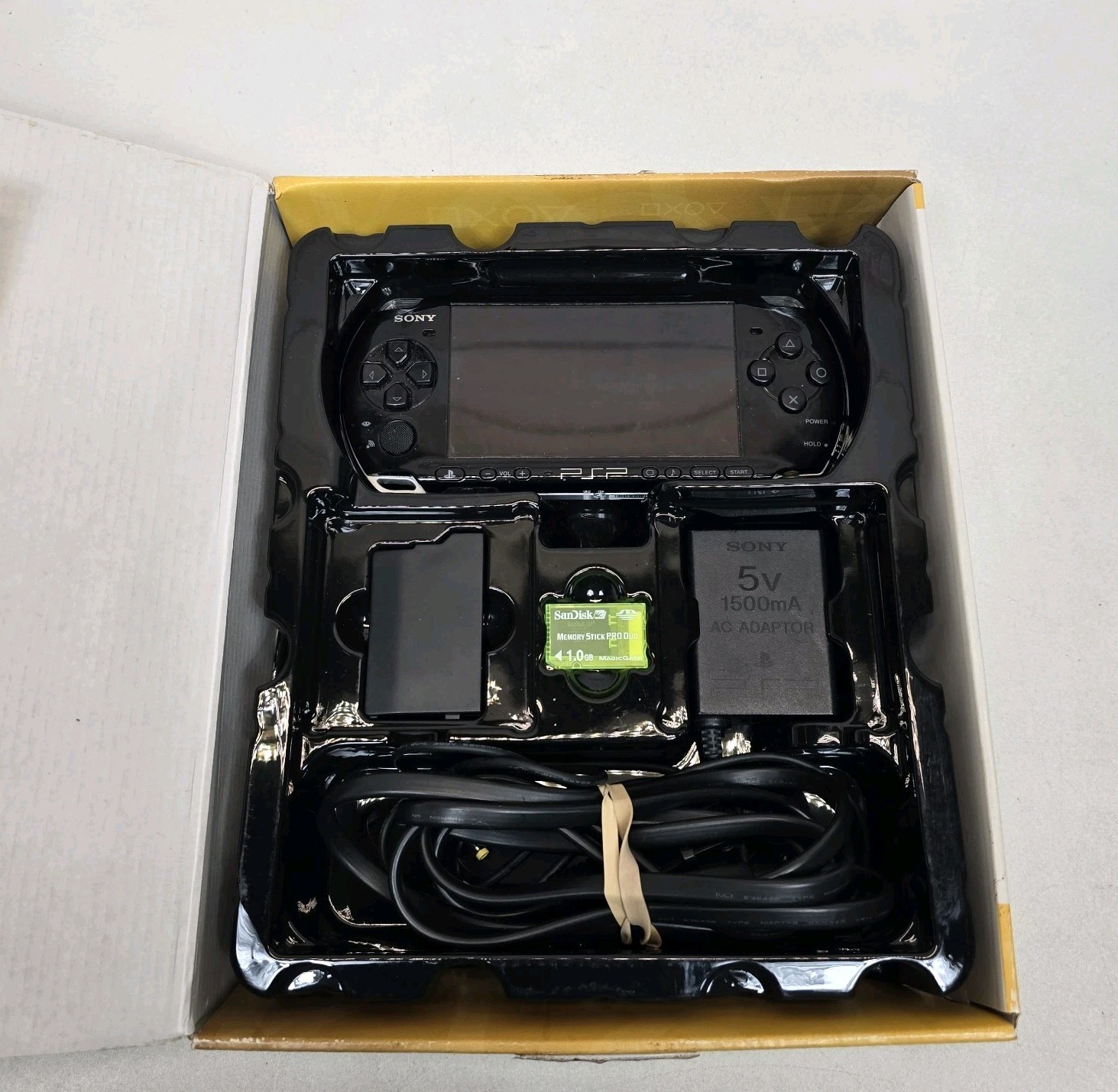 Piano Black Sony PSP 3000 System with Charger + 1gb Memory Card, Tested