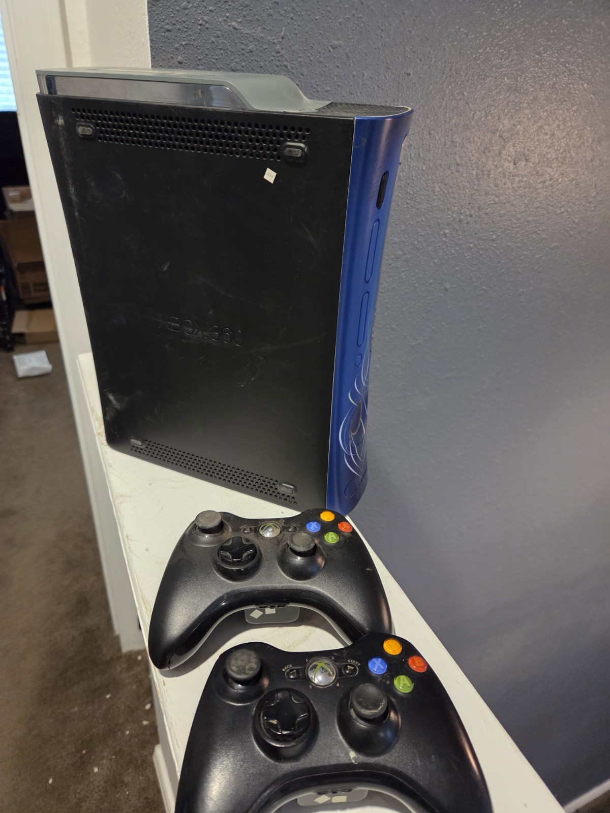 Microsoft Xbox 360 120gb Console 2 Controllers, And Cords
