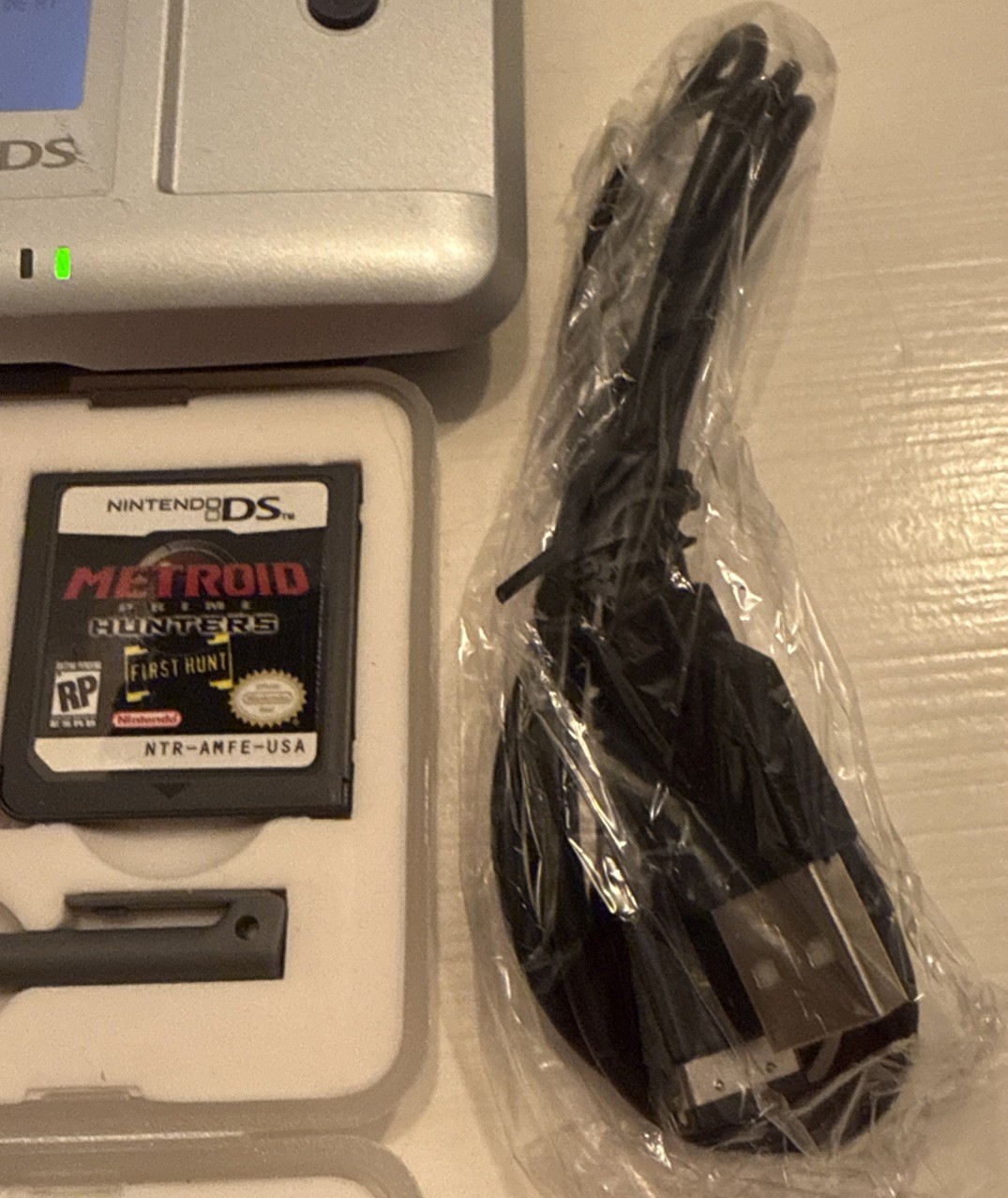 Nintendo DS Silver Bundle with Yoshi Touch And Go, Metroid Prime Hunter -Tested