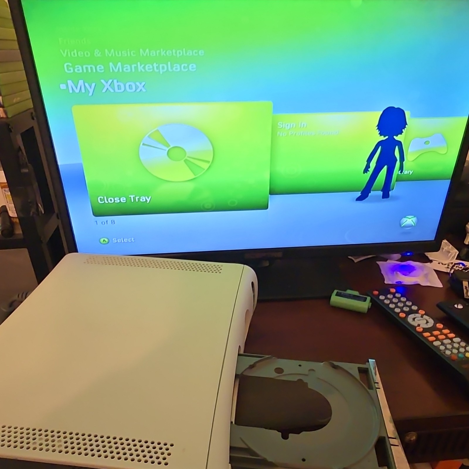 Microsoft Xbox 360 Console NXE White 512MB 1080p NTSC-U/C Dolby w/ AV Cables