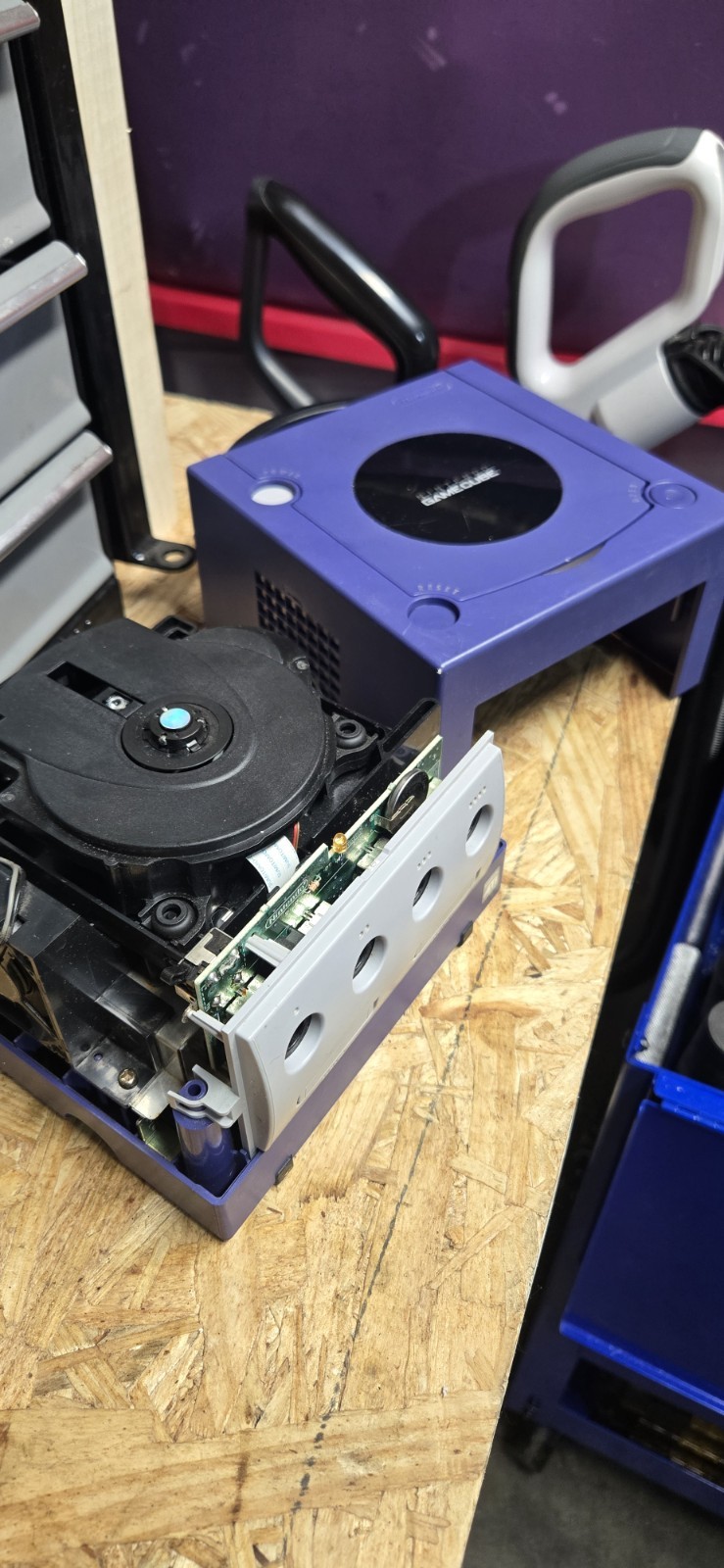 Nintendo GameCube Gaming System Bundle – Indigo 22 Games With Extras