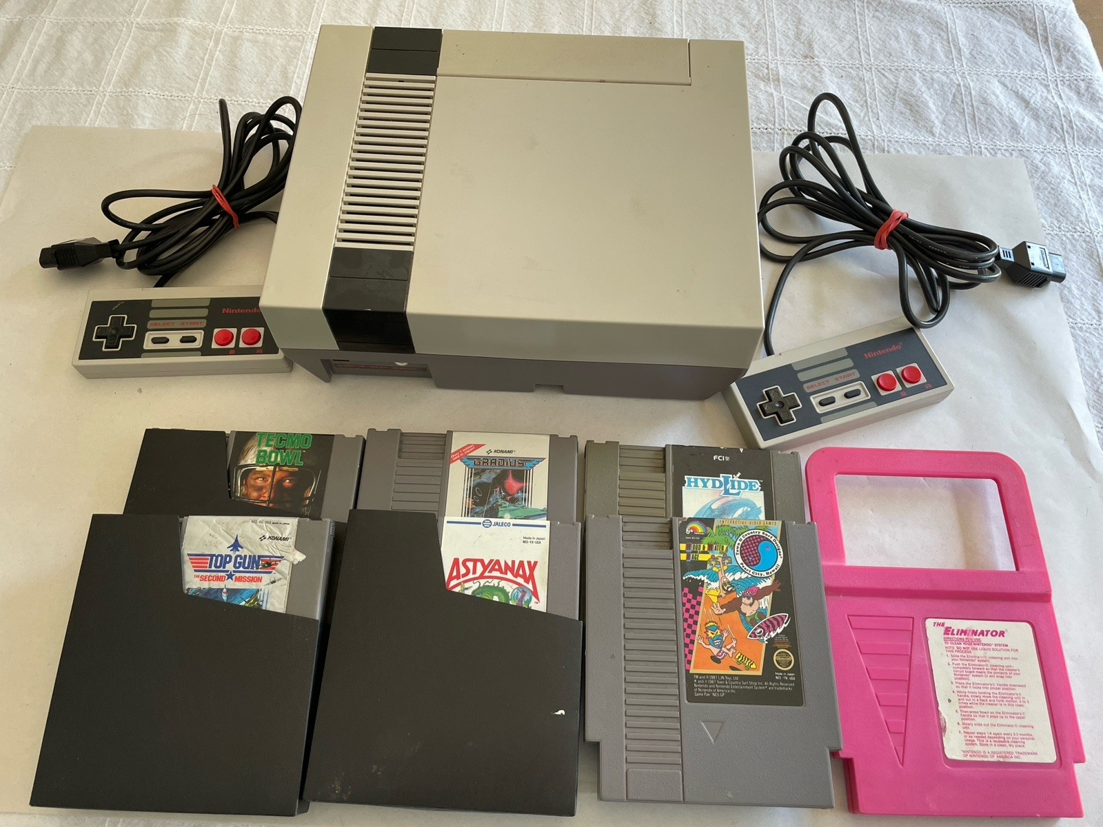 Nintendo NES-001 Console Bundle – 2 Controllers + 6 Games – Untested – No Cables