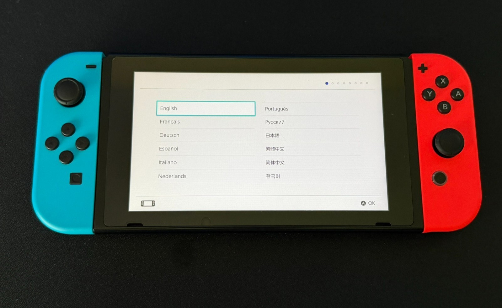 Nintendo Switch V1 HAC-001 XAW1 – Blue/ Red JoyCons with accessories