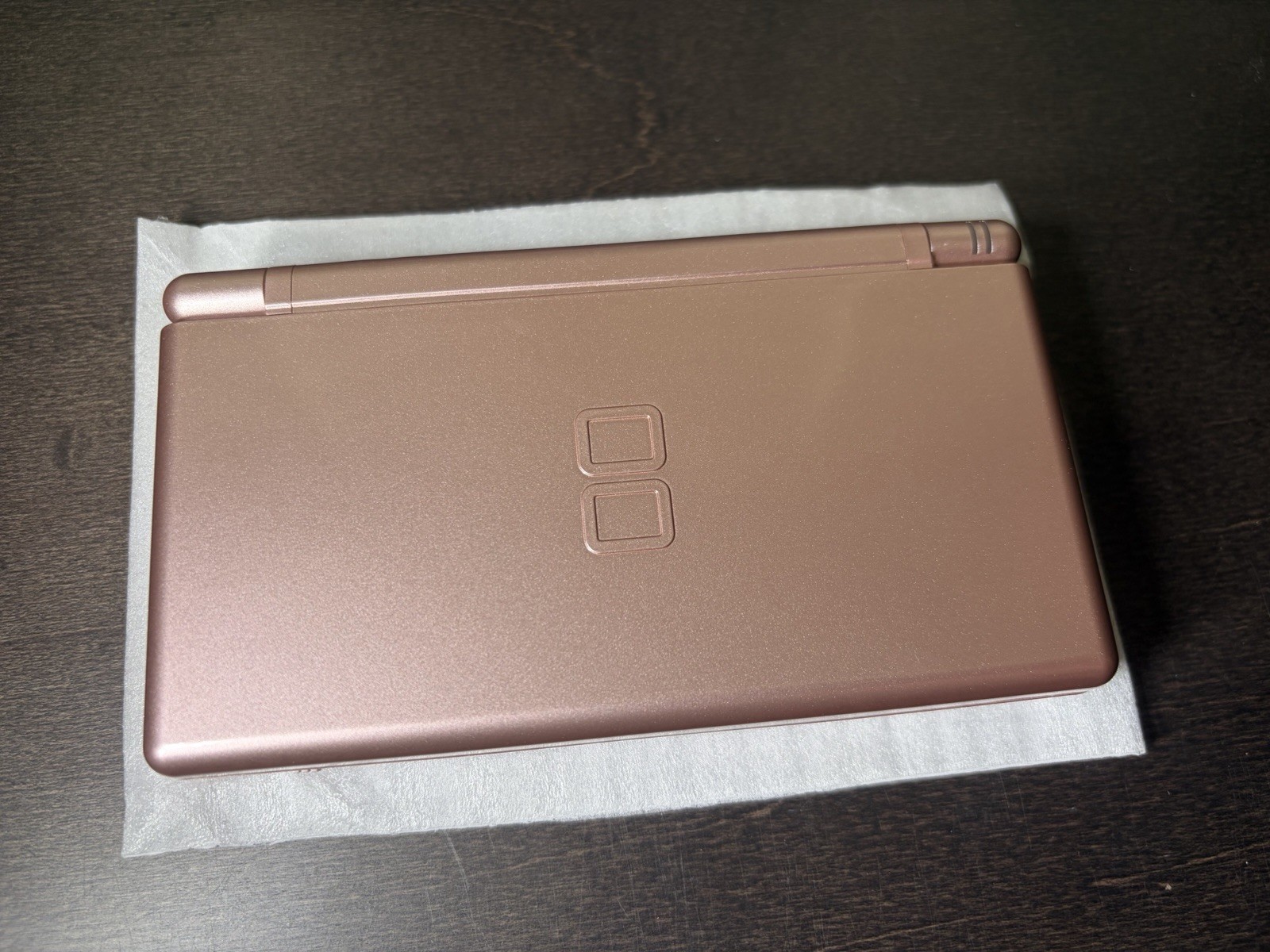 Near Mint – Nintendo DS Lite Handheld System – Pink Metallic Rose – Extras