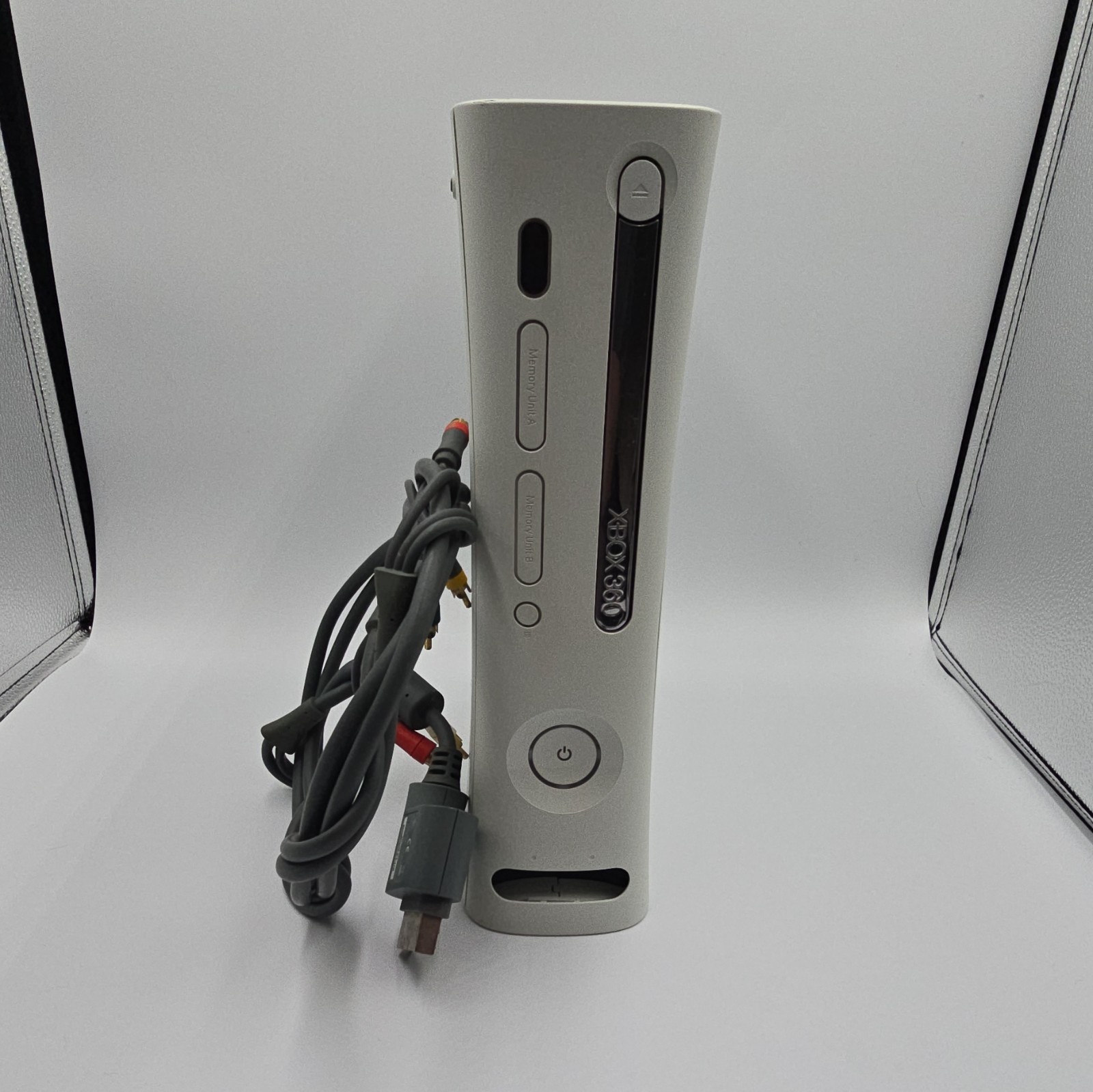 Microsoft Xbox 360 Console NXE White 512MB 1080p NTSC-U/C Dolby w/ AV Cables