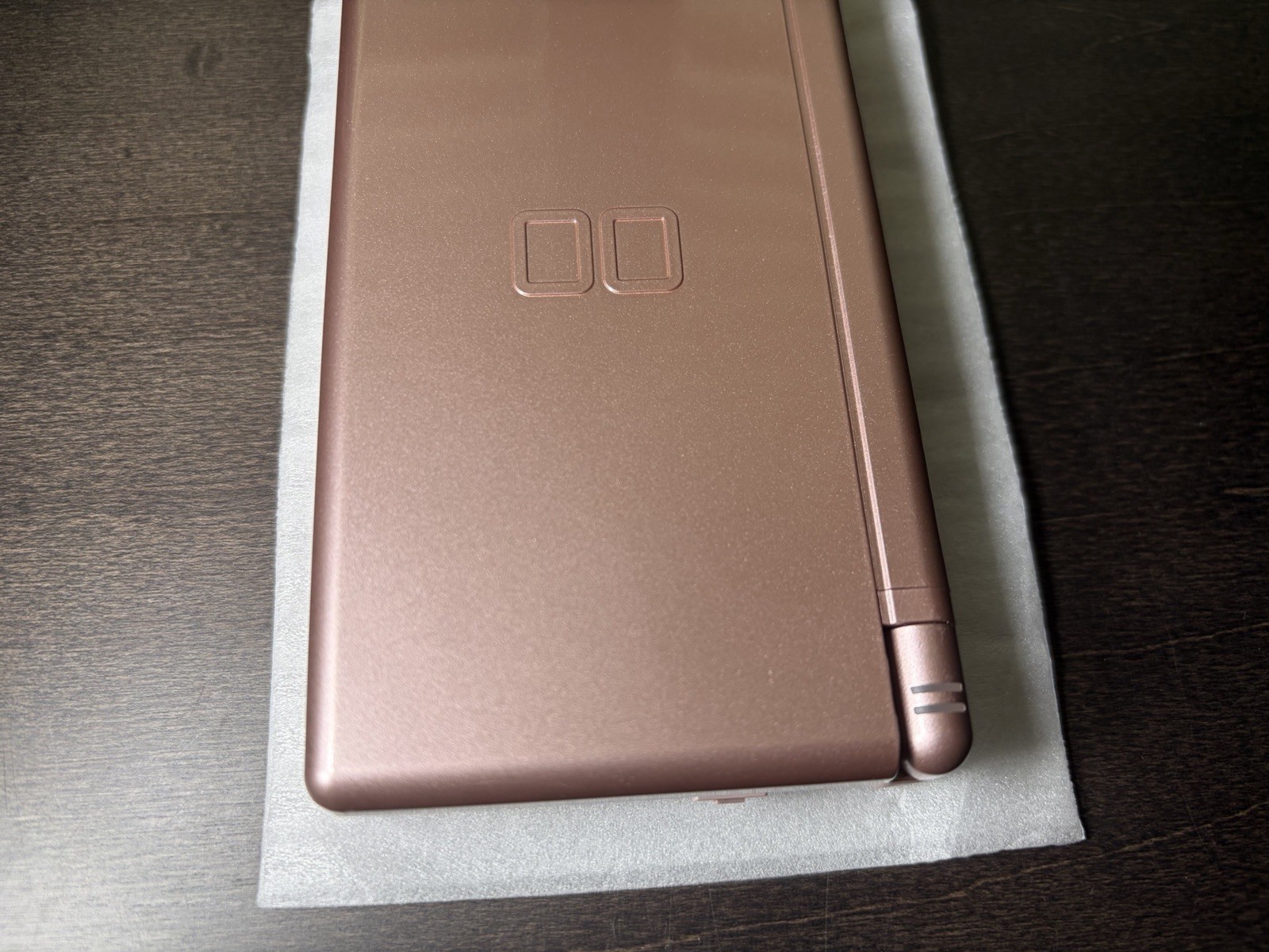 Near Mint – Nintendo DS Lite Handheld System – Pink Metallic Rose – Extras