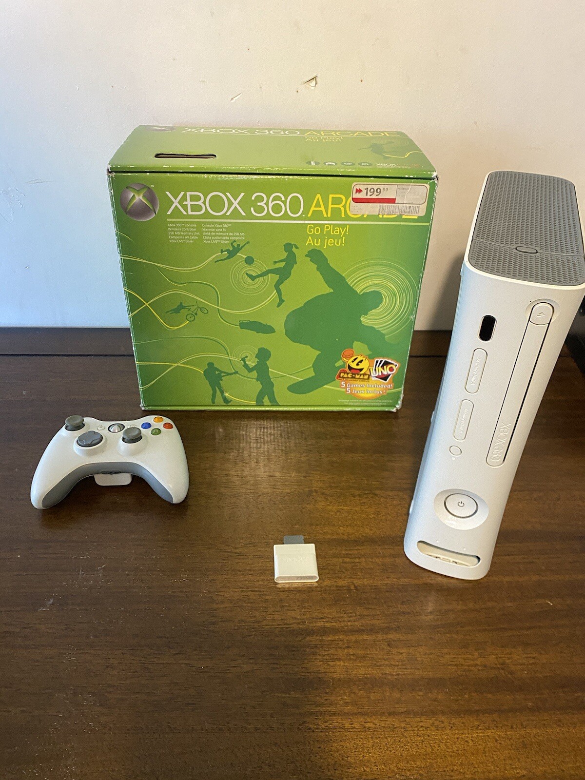 Xbox 360 Arcade Console 256 Mb + Xbox 360 Controller Does Not Read Games. In Box