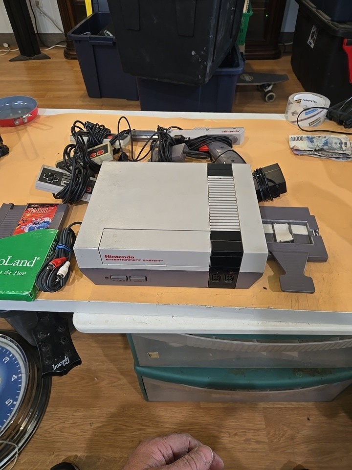 Original Nintendo NES Console Gray, 3 Controllers, Zapper, Cables, Tested Works
