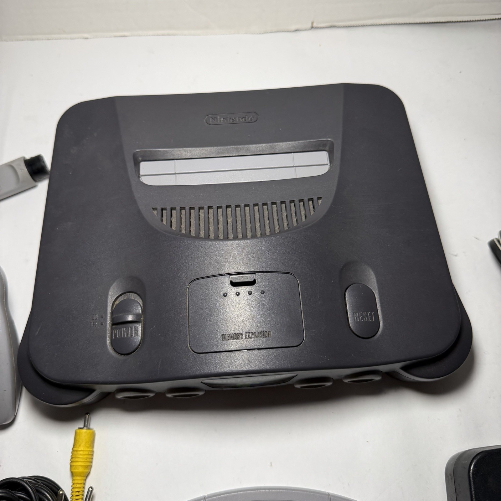 Nintendo 64 N64 Gray Console Bundle w/ OEM Controller, AC Adapter, AV Cable