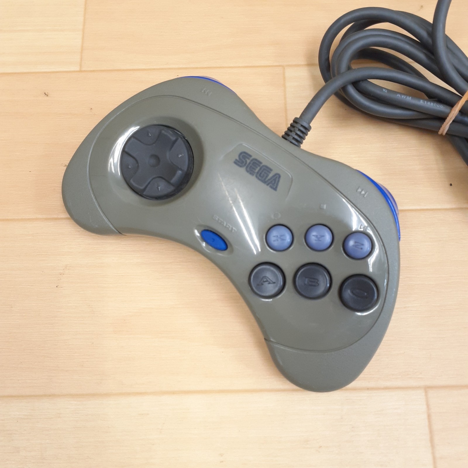 Japan SEGA SATURN Console HST-3210 with 2 controllers, Cables 5 Games SG825G-5G