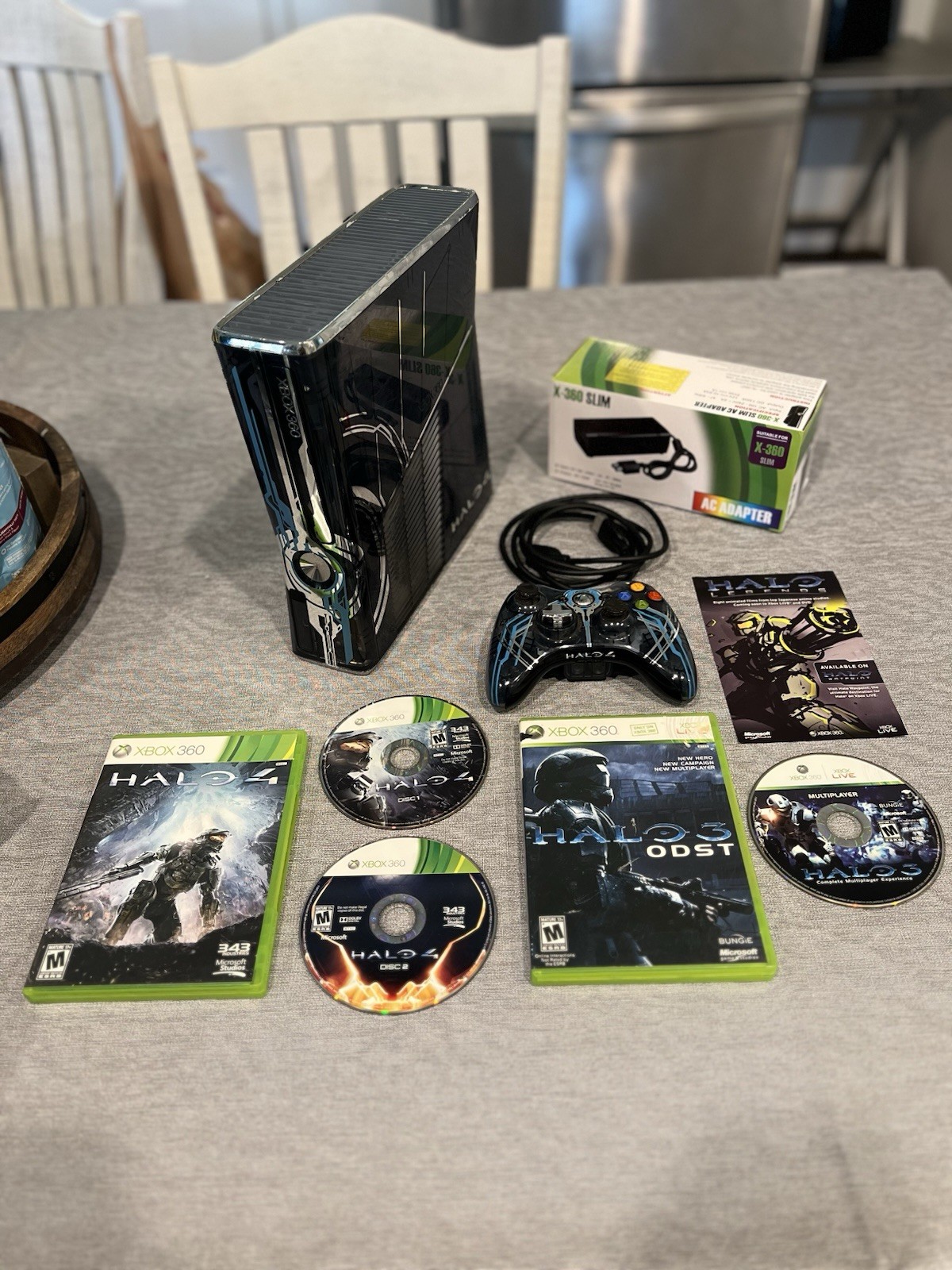 Microsoft Xbox 360 Halo 4 Edition Console w/ Controller HDMI Power Supply Games