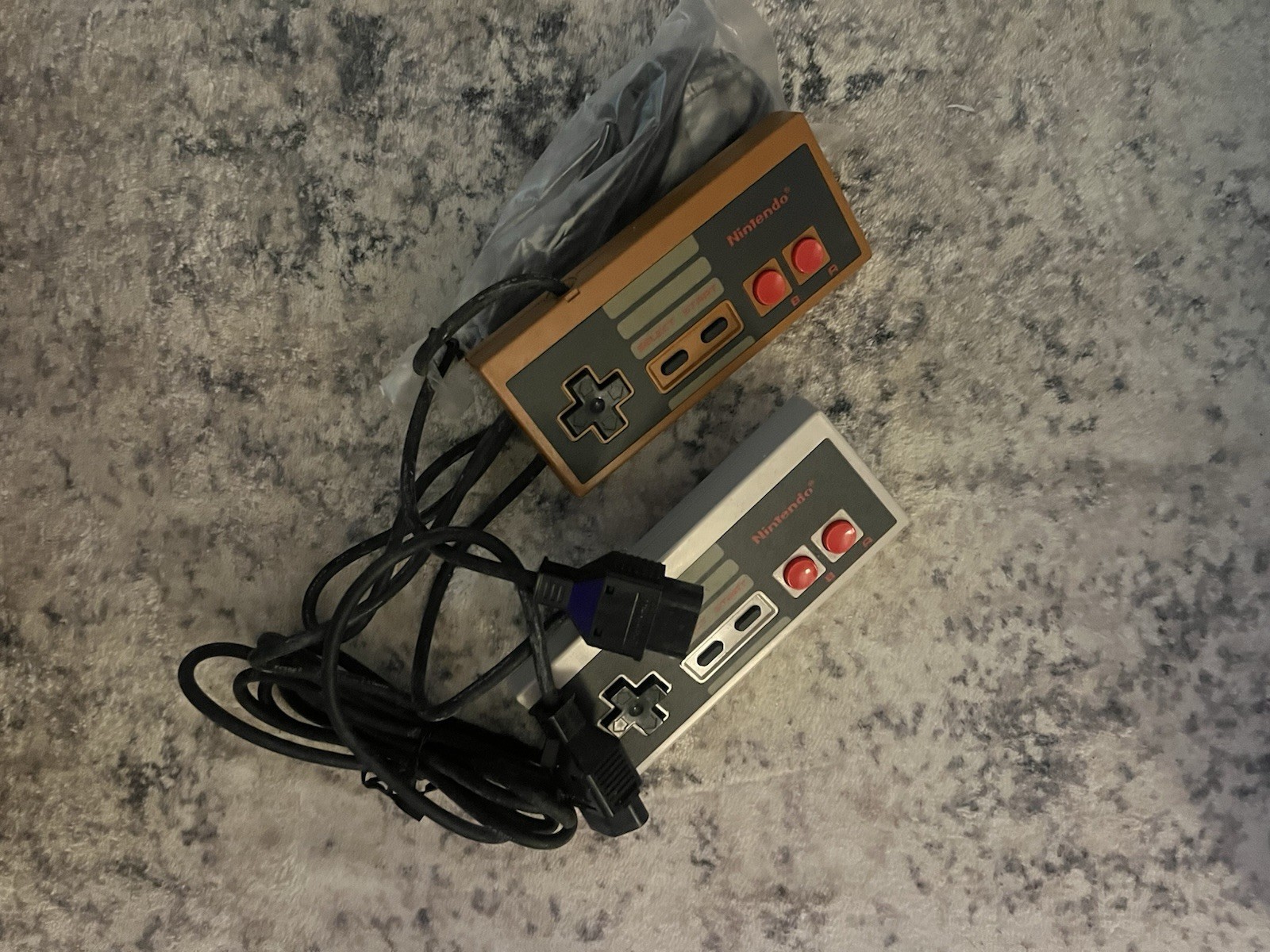 Nintendo NES Challenge Set Limited Edition Console Bundle Box 2 Controllers