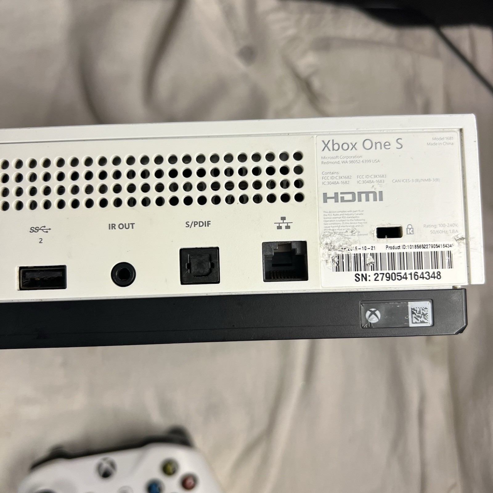 Microsoft Xbox One S White Console Bundle 7 Games