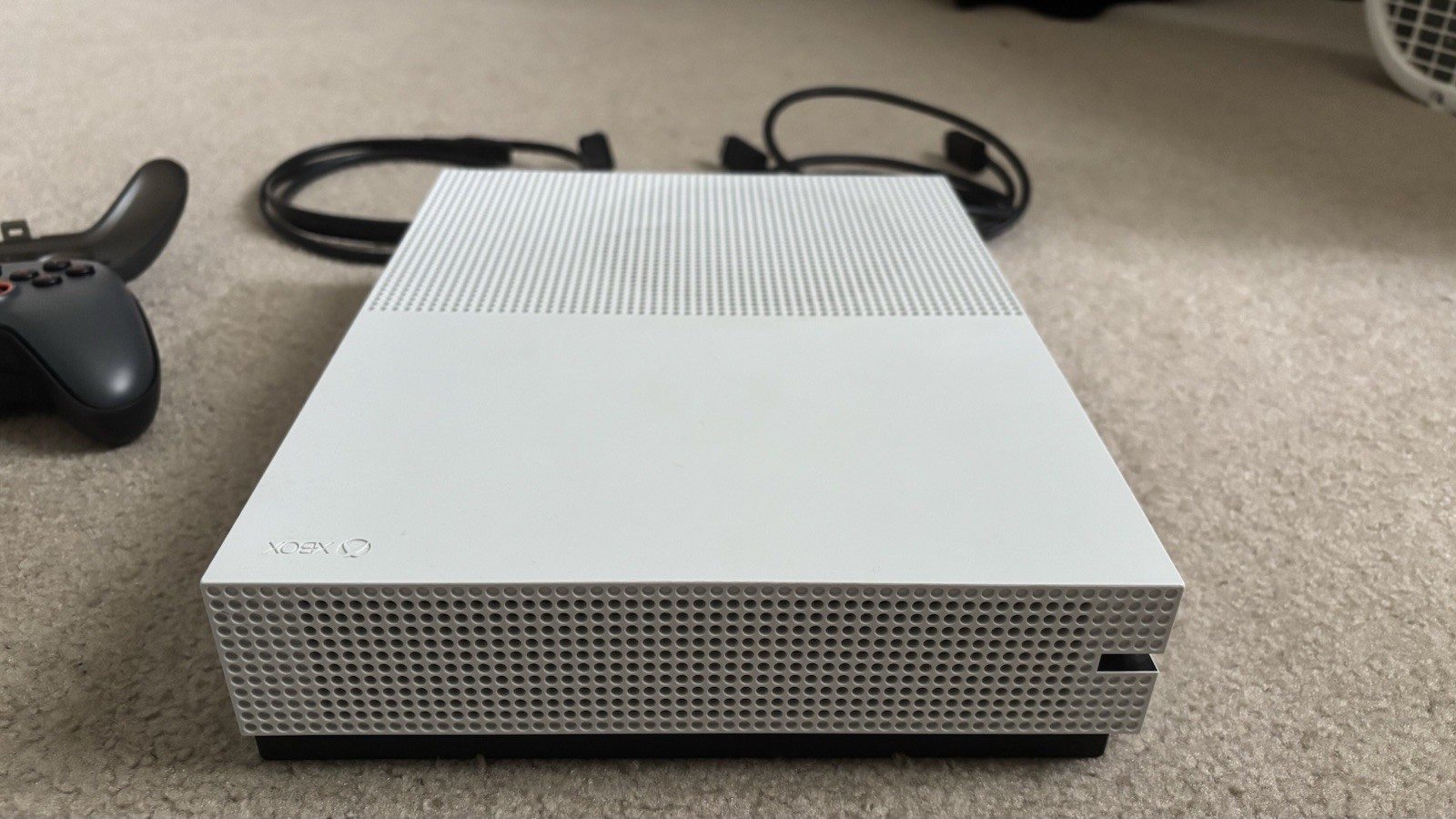 Xbox One S 1TB White Console + NEW GameSir Wireless Controller