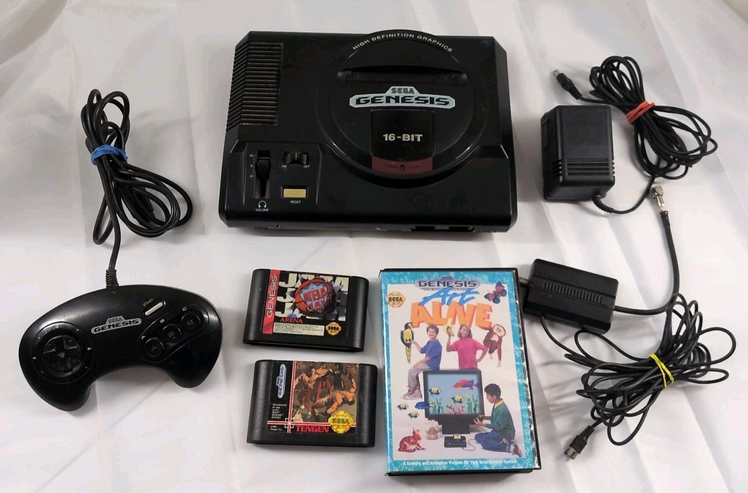 Original SEGA GENESIS Console MK-1601 System + Controller Cords 3 Games Tested