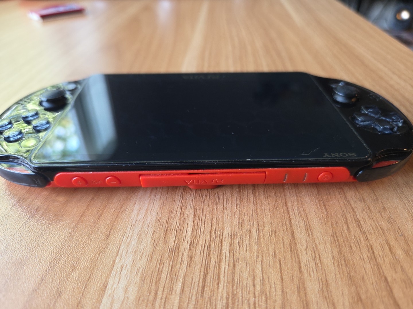 Sony PS Vita 2000 Slim PCH-2000 – Black Red – GREAT tested