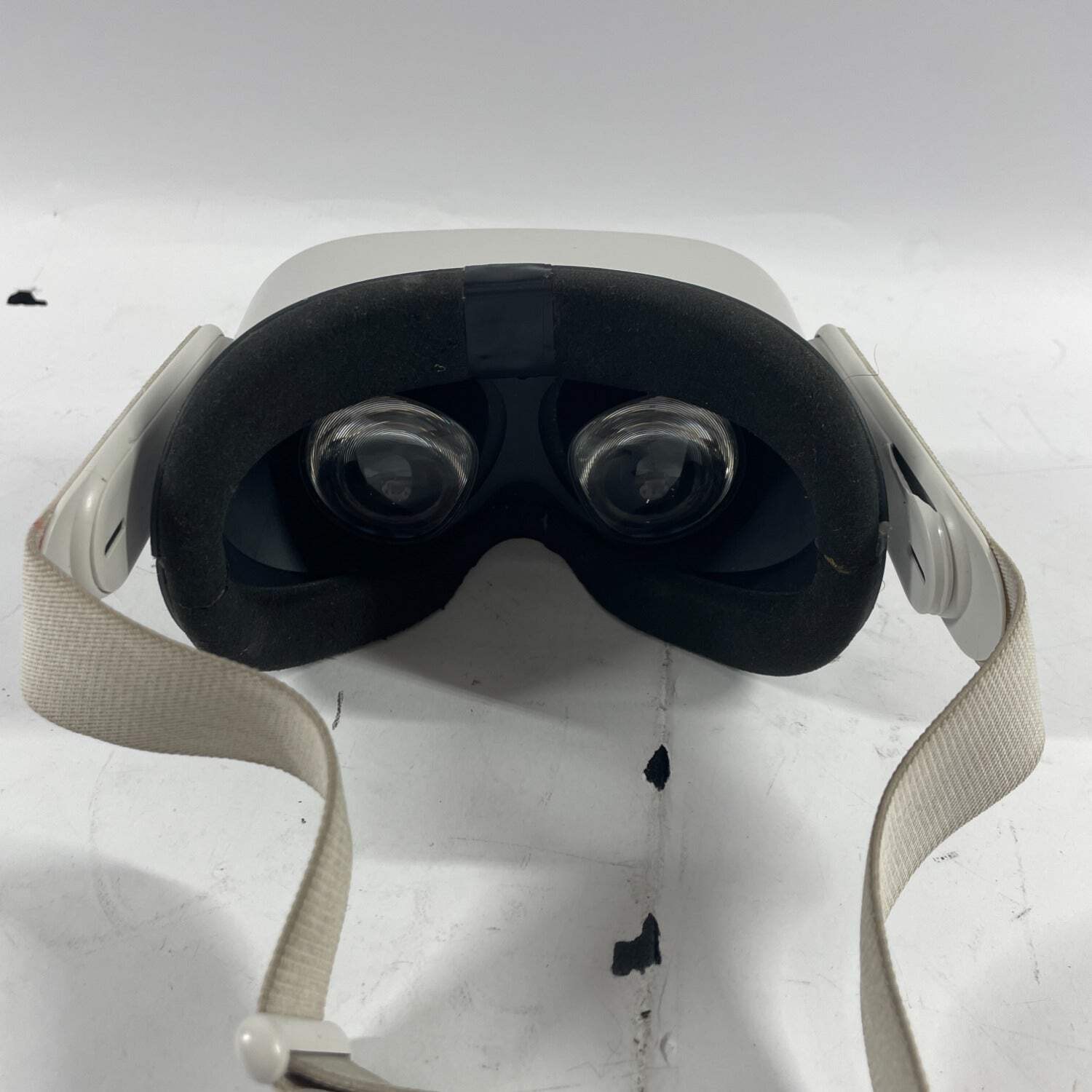 Broken Meta Quest 2 128GB VR Headset (Standalone) KW49CM