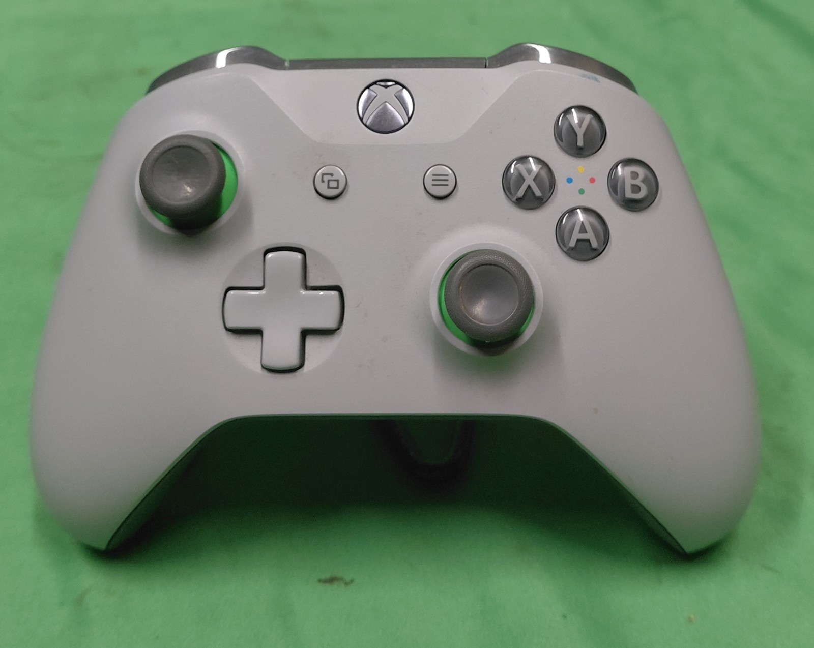 Microsoft Xbox One X 1TB Console Model 1787 Bundle w/ Controller & Game Tested