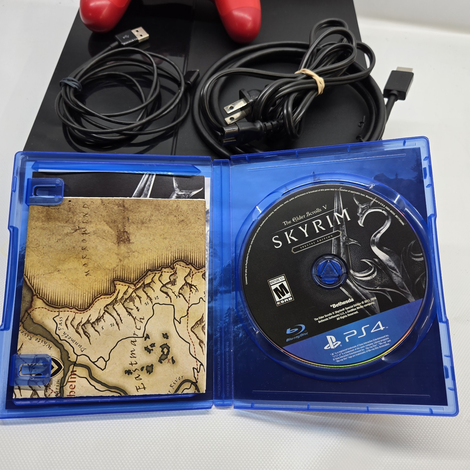 Sony PlayStation 4 PS4 CUH-1115A 500GB Black Console Bundle Skyrim Cords Control