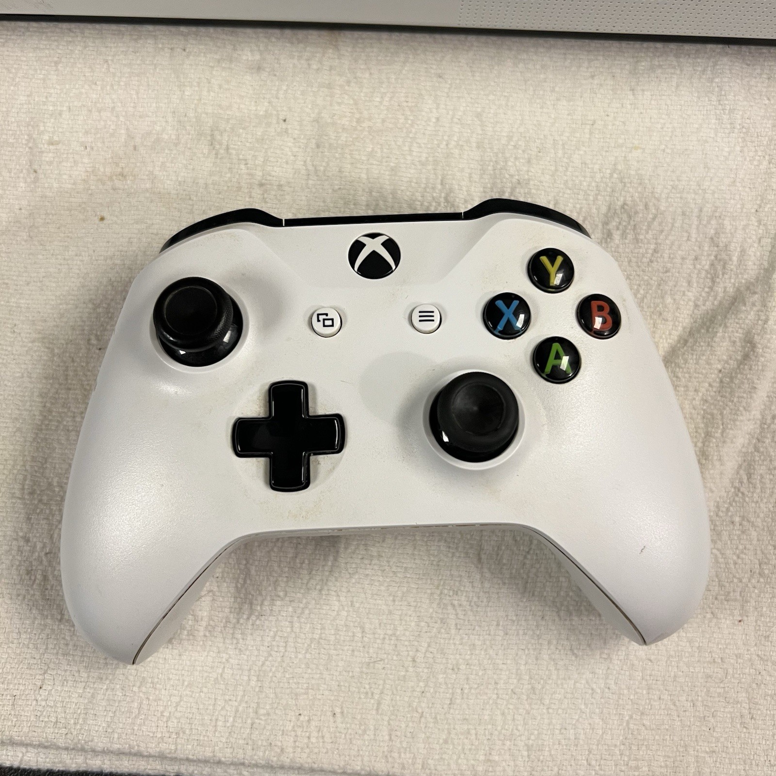 Microsoft Xbox One S White Console Bundle 7 Games