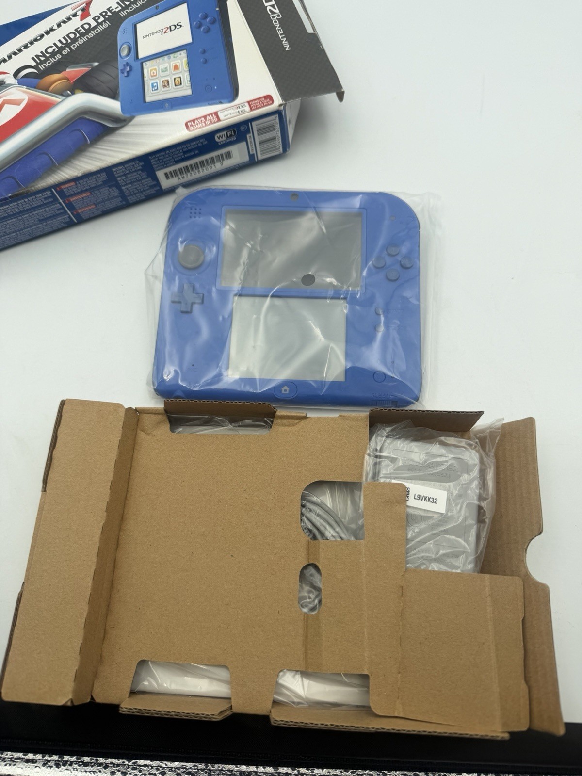 Nintendo 2DS Mario Kart7 Edition In Original Box OEM Charger & Stylus Blue