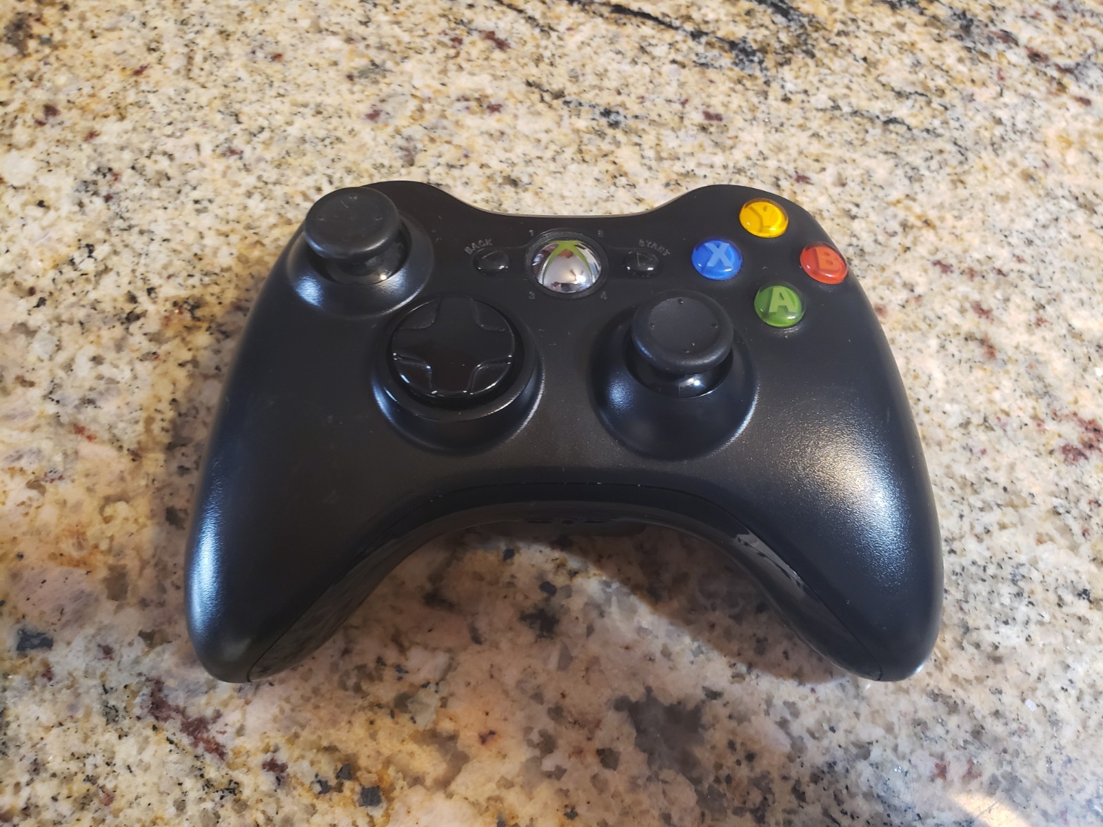 Xbox 360 E Console Model 1538 4GB – Bundle: Controller, Power Supply, Game