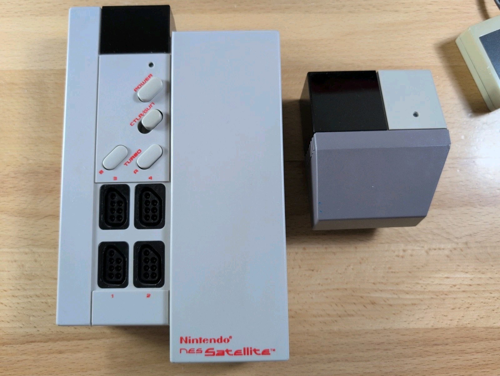Nintendo NES SPORTS SET Console + Box, Cords, Satellite, 4x Controllers CIB