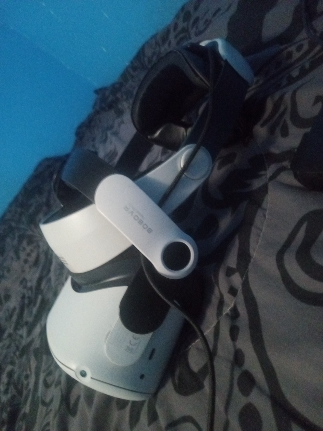 Meta Quest 2 Virtual Reality Headse Pro Head Strap with 2 Batteries/Charger