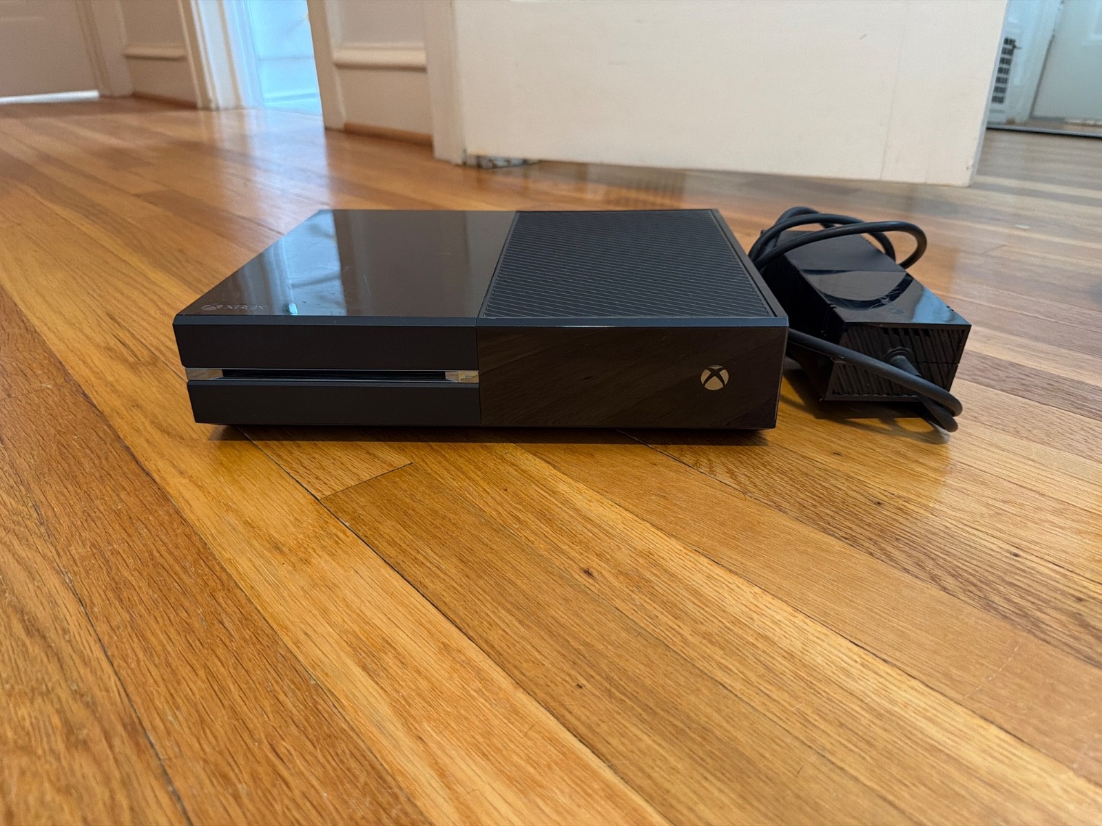 Microsoft Xbox One 500GB Console – Black with games and controller