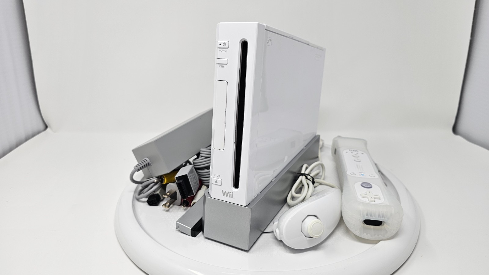 White Nintendo Wii RVL-001 Game Console – Tested – ! Plays GameCube Games Too !