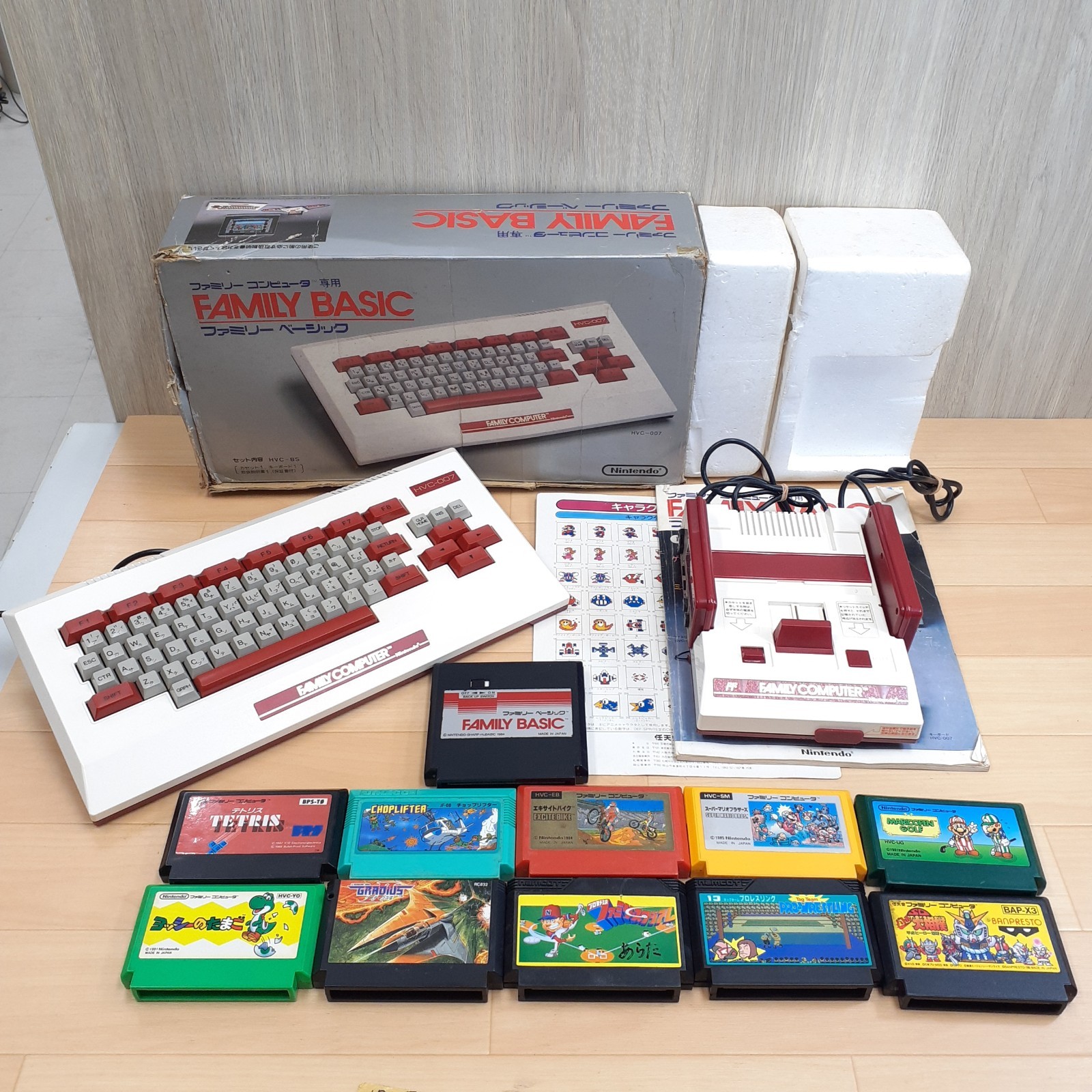 Nintendo Famicom Console with Family Basic Keyboard & 10 Games HVC-001 HVC-007