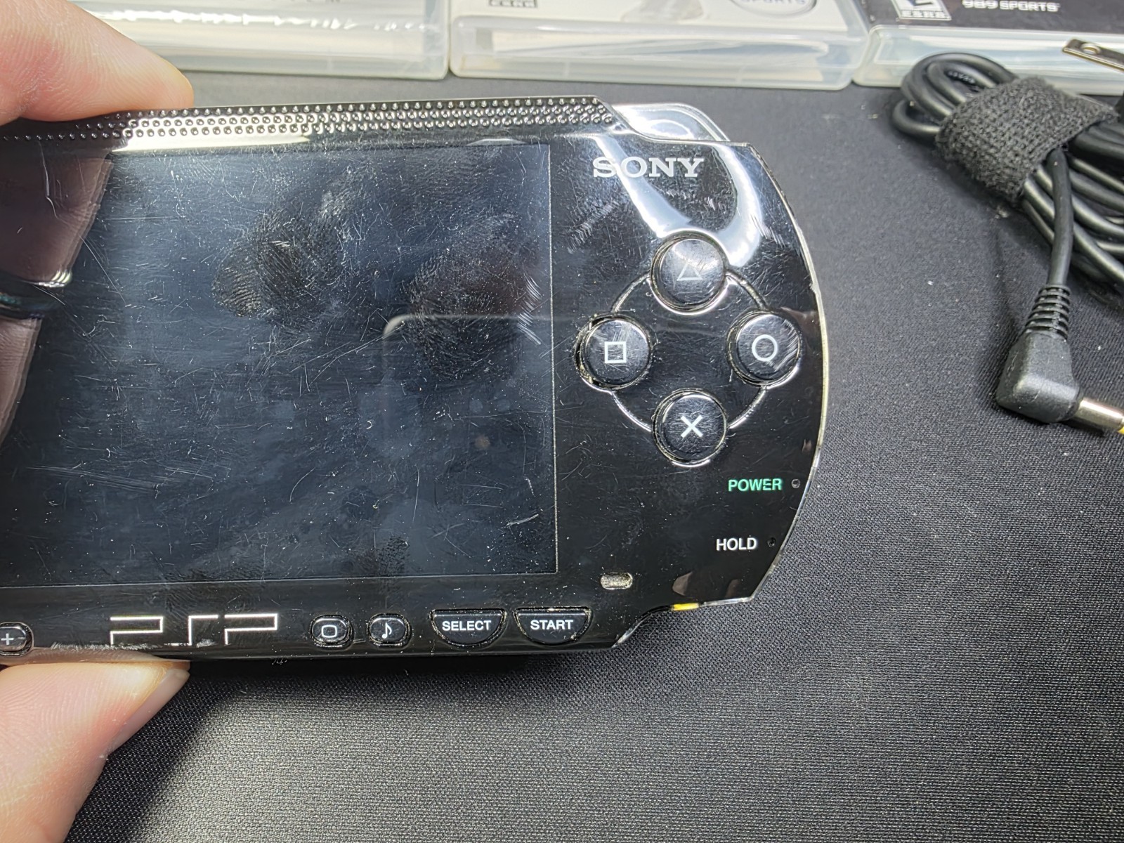 Sony PSP-1001 Black with Charger Battery 256mb Memory Stick + 2UMD + 3 Games ⚠️