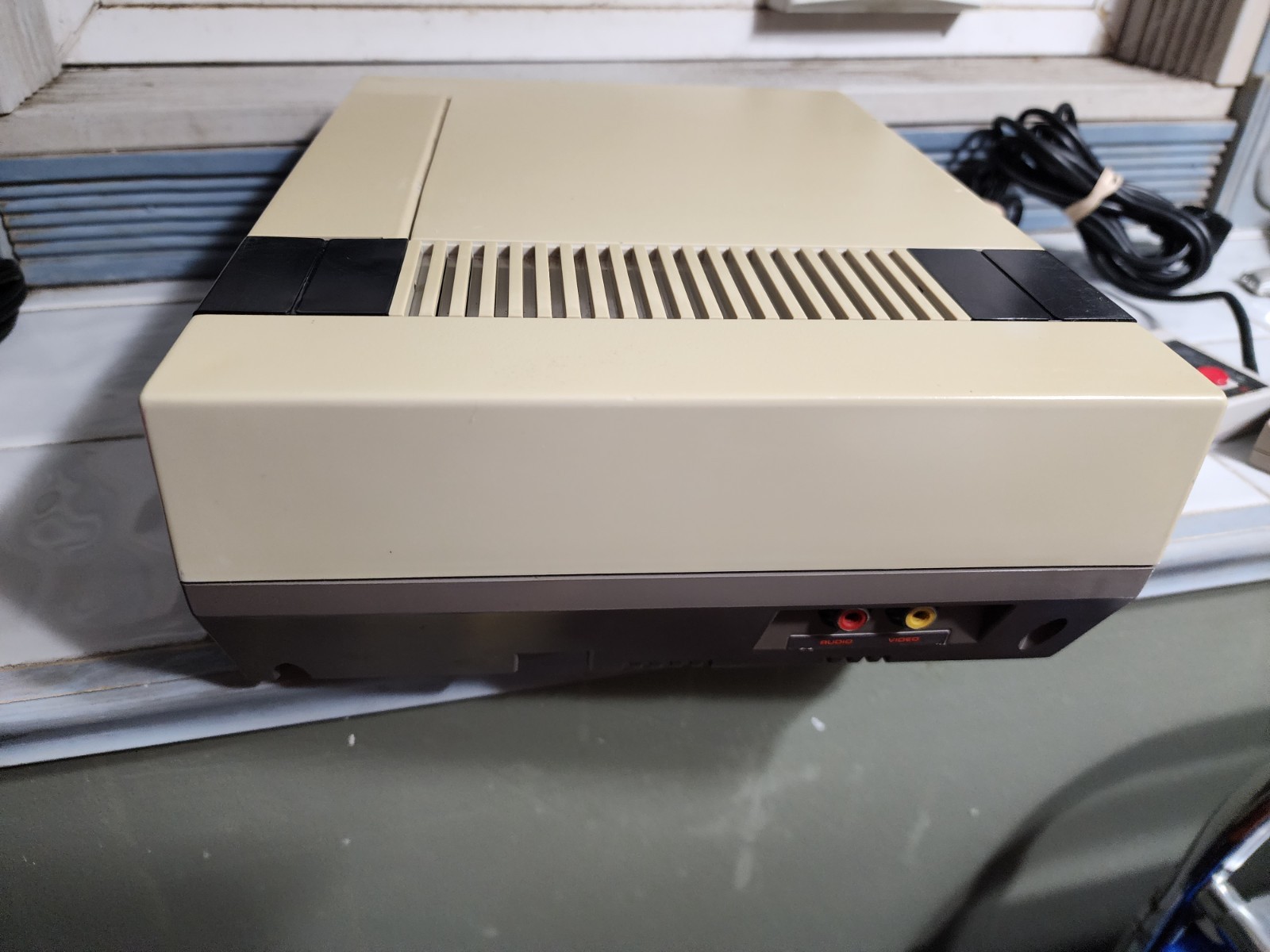 Nintendo NES Console with two controllers and hookups New 72 pin