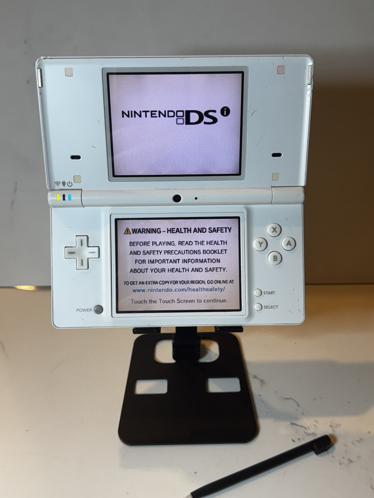 Nintendo DSi White Touchscreen Handheld