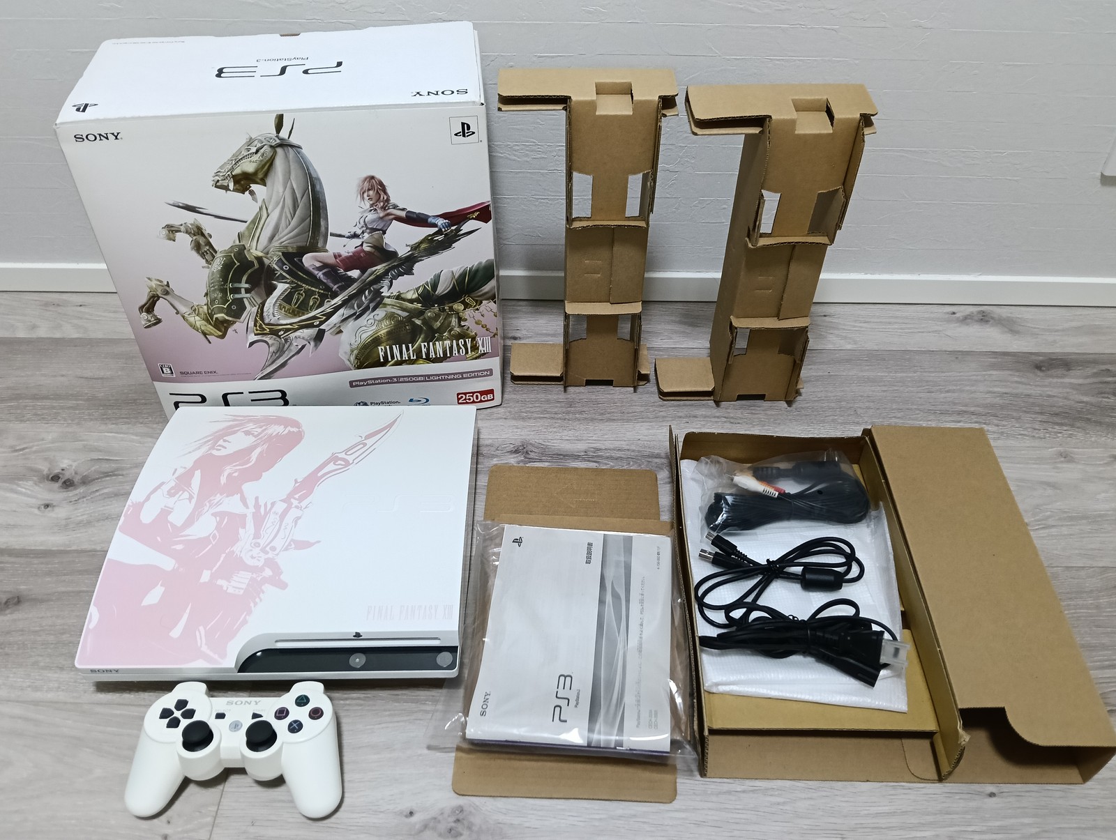 SONY PlayStation 3 PS3 CECH-2000B 250GB FINAL FANTASY XIII LIGHTNING EDITION